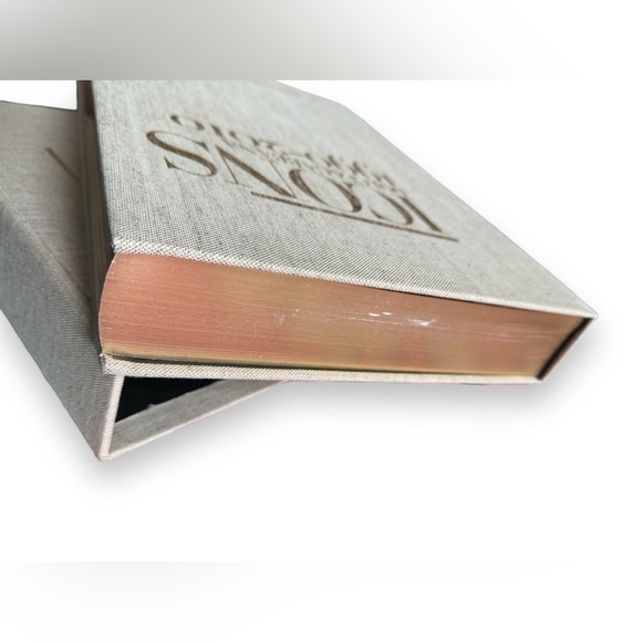 First Edition (2011) Icons Dolce & Gabbana 1990 - 2010 Hardcover Book - Picture 4 of 14